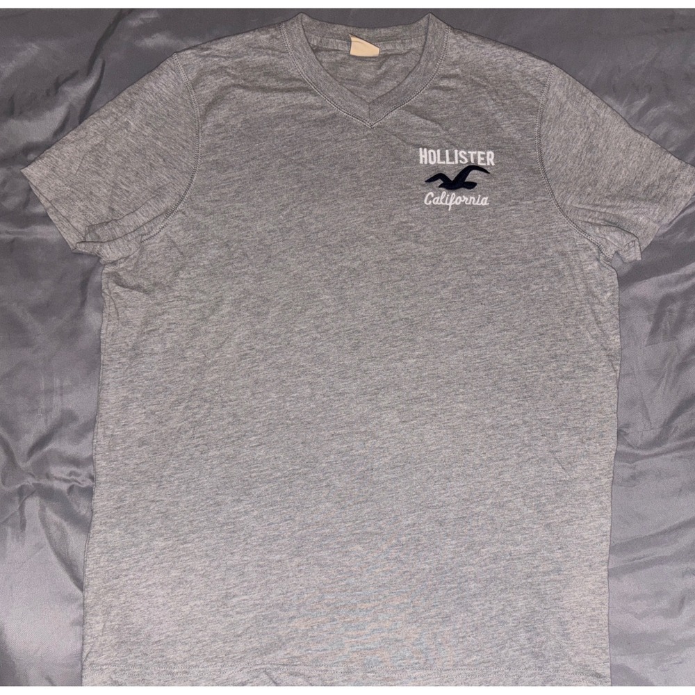 Hollister Men's y2k Super Soft Gray V Neck Chest Logo Tee, Size XL